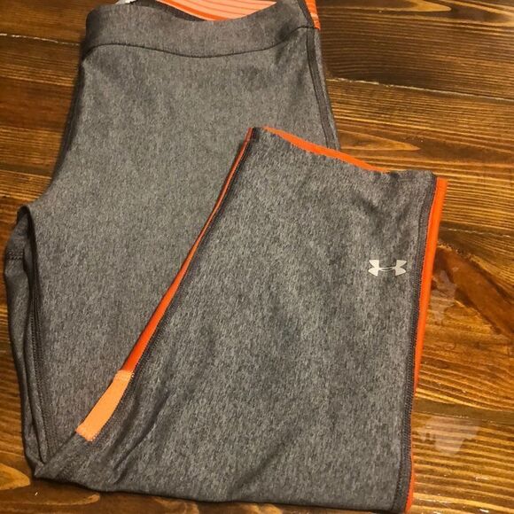Under Armour Size Med Cropped Workout Pants - Picture 5 of 6